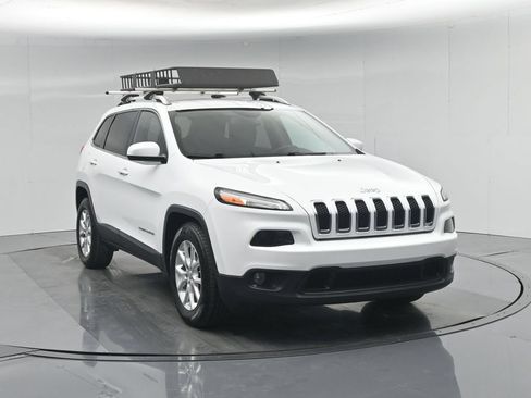 Used 2017 Jeep Cherokee Latitude FWD image 58