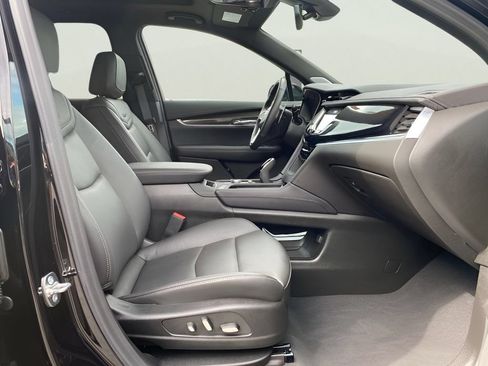 Certified 2025 Cadillac XT6 Sport w/ LPO, Floor Liner Package AWD/4WD image 19