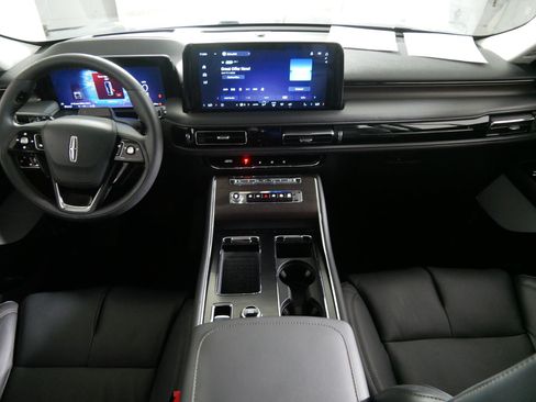 Used 2026 Lincoln Aviator Reserve AWD/4WD image 10