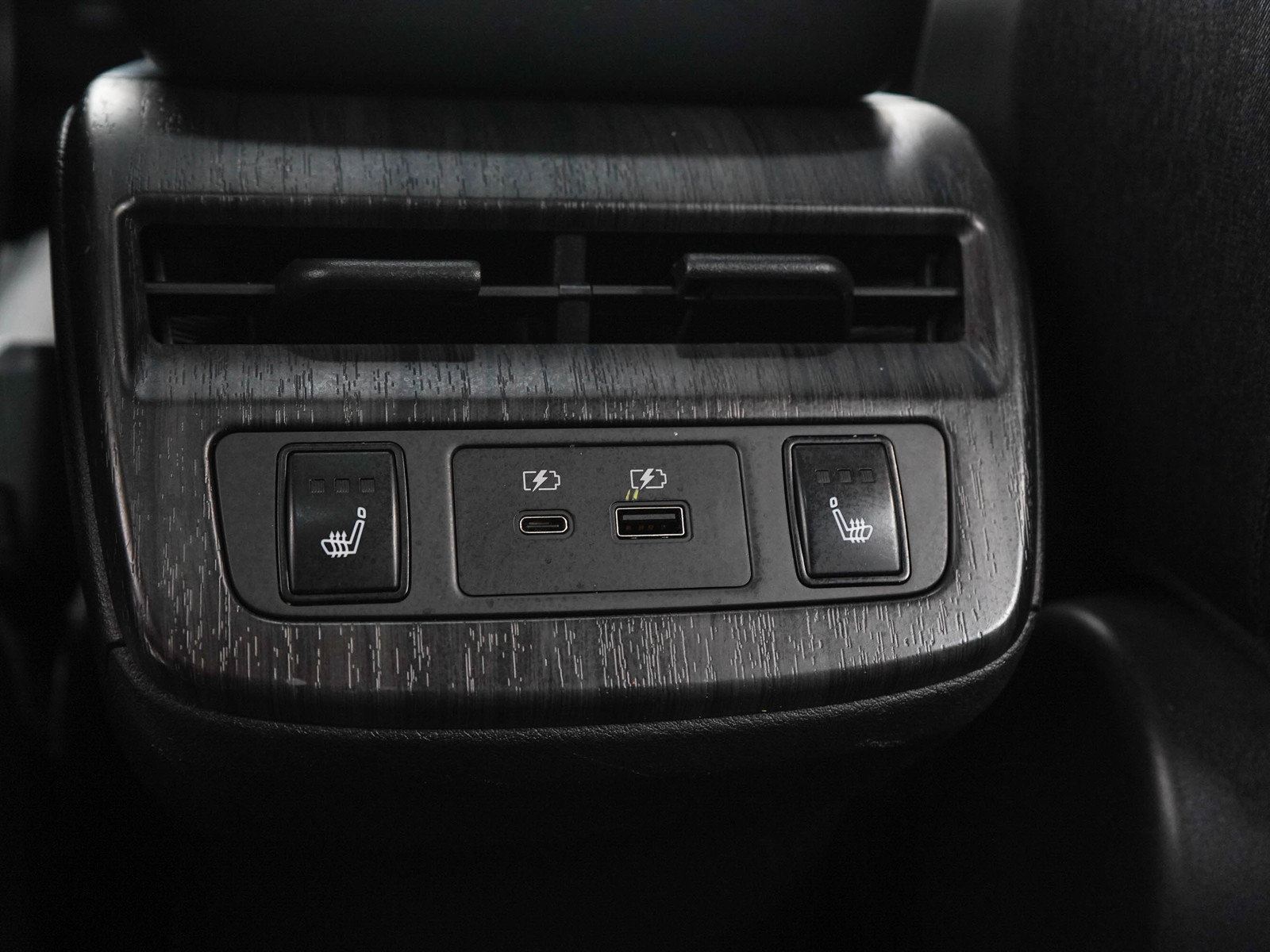 Used 2024 Nissan Ariya AWD image 17