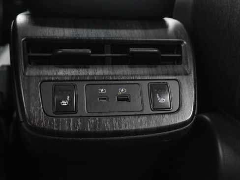 Used 2024 Nissan Ariya AWD image 17