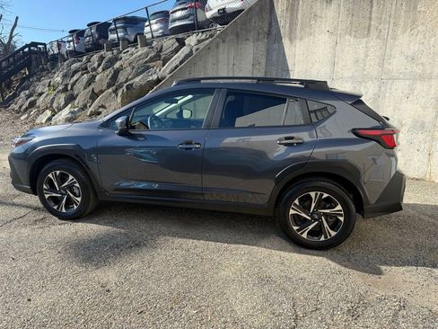Used 2024 Subaru Crosstrek 2.0i Premium image 2