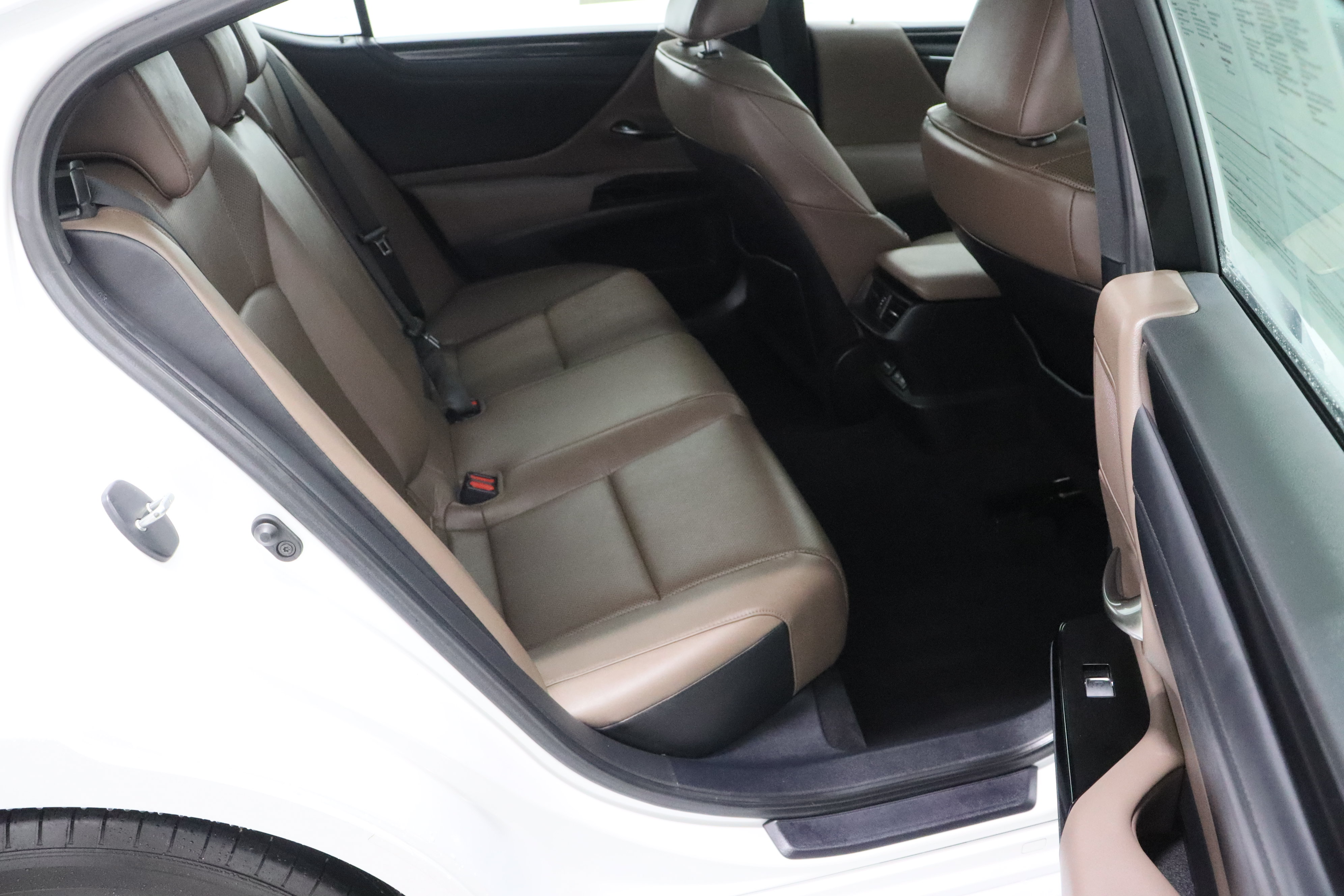 Used 2024 Lexus ES 350 w/ Accessory Package (Z1) FWD image 35