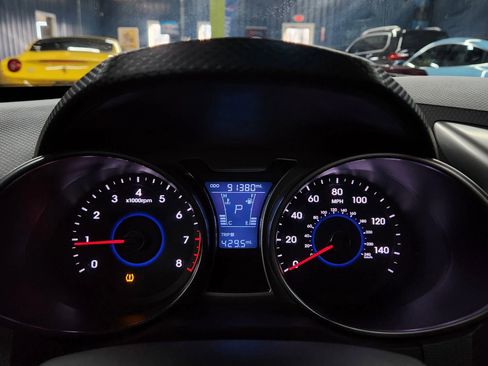 Used 2013 Hyundai Veloster RE:MIX Edition image 24