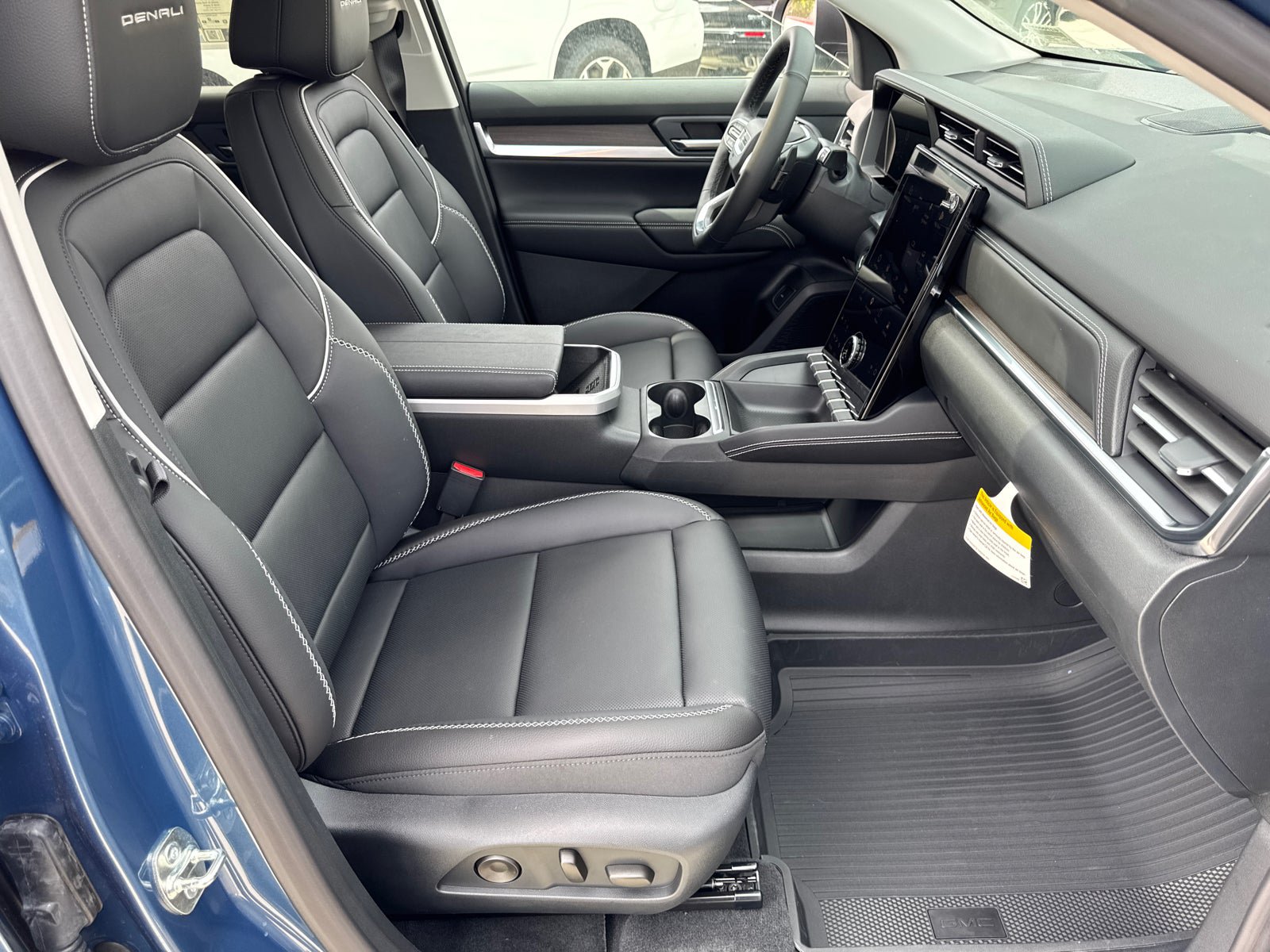 New 2027 GMC Terrain Denali w/ LPO, Black Badging Package AWD/4WD image 17