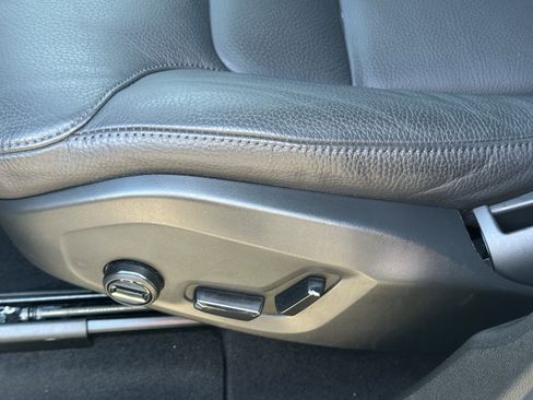 Used 2025 Volvo XC60 B5 Plus image 27