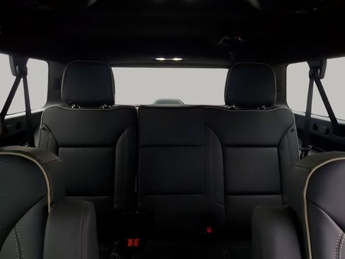 Used 2024 GMC Yukon XL SLT w/ SLT Luxury Package image 25