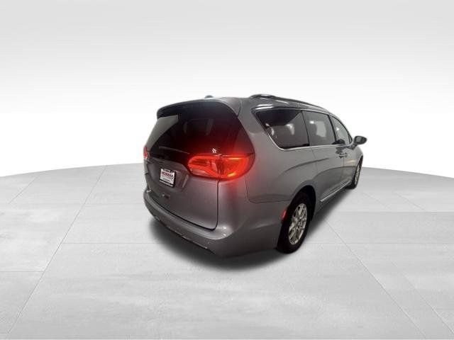 Used 2020 Chrysler Pacifica Touring-L FWD image 7