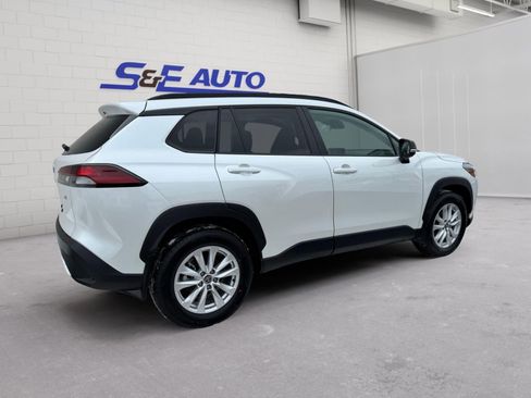 Used 2026 Toyota Corolla Cross LE w/ Moonroof Package image 4