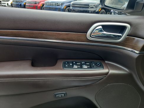 Used 2018 Jeep Grand Cherokee Overland AWD/4WD image 17