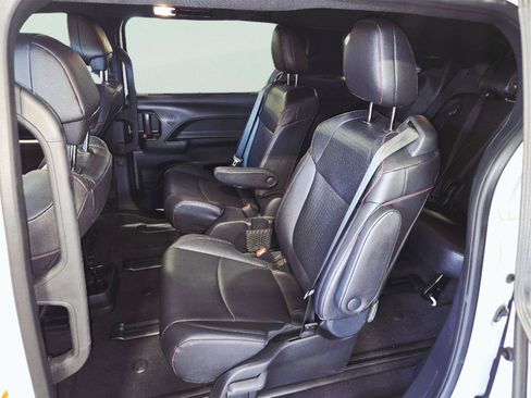 Used 2026 Toyota Sienna XSE FWD image 38