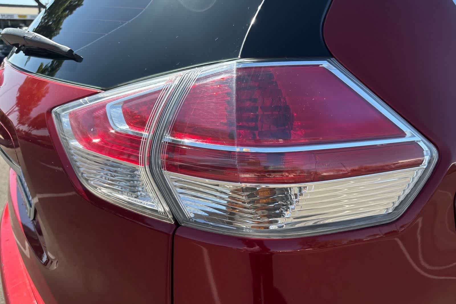 Used 2016 Nissan Rogue S FWD image 13