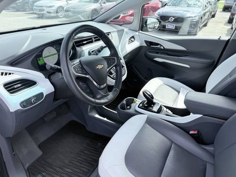 Used 2017 Chevrolet Bolt Premier w/ Driver Confidence II Package FWD image 9