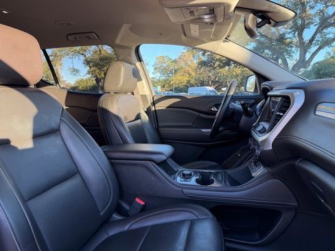 Used 2023 GMC Acadia SLT image 15