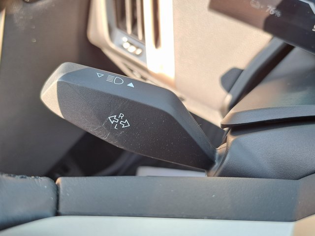 Used 2025 BMW iX xDrive50 w/ Premium Package AWD/4WD image 12