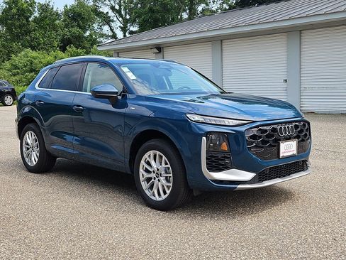 New 2026 Audi Q3 quattro 2.0T AWD/4WD image 2
