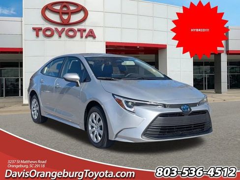 Used 2025 Toyota Corolla LE image 1