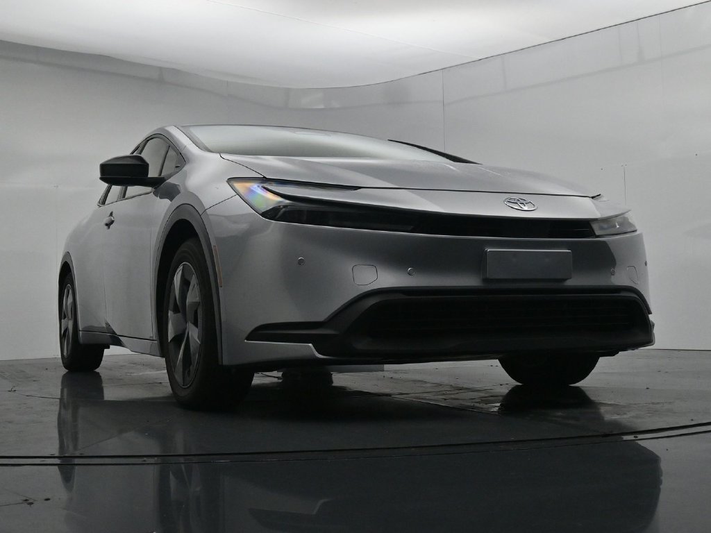 Used 2026 Toyota Prius LE FWD image 18