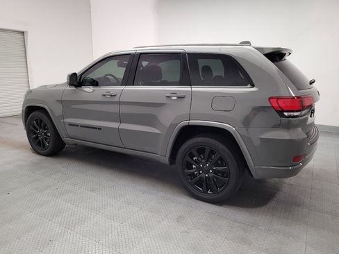 Used 2022 Jeep Grand Cherokee Laredo X RWD image 3