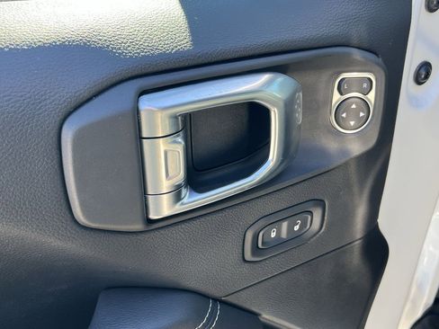 Used 2023 Jeep Wrangler Sahara image 14