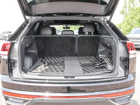 Used 2023 Volkswagen Atlas Cross Sport SE w/ Panoramic Sunroof Package AWD/4WD image 33