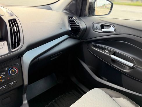 Used 2018 Ford Escape SE w/ SE Sync 3 Package AWD/4WD image 18