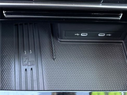 Used 2025 Volkswagen Atlas Peak Edition SE image 22