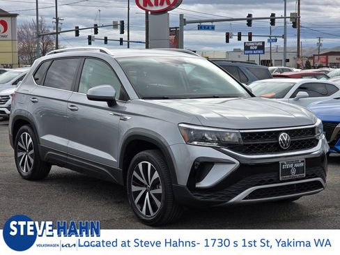 Used 2022 Volkswagen Taos SE image 7