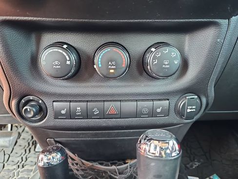 Used 2017 Jeep Wrangler Sahara w/ Dual Top Group AWD/4WD image 21