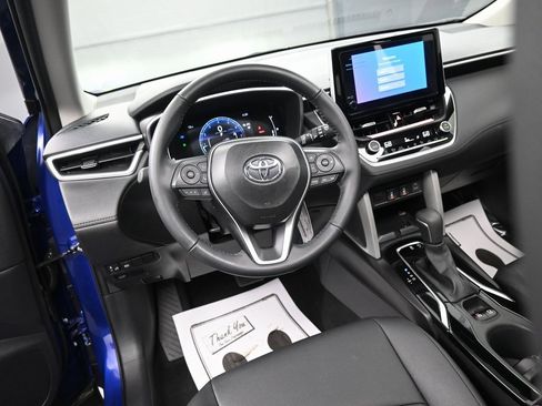 Used 2025 Toyota Corolla Cross XLE w/ Convenience Package image 10