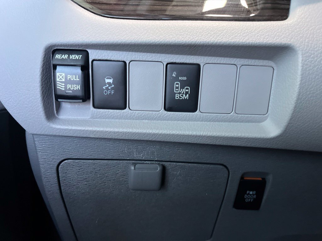 Used 2017 Toyota Sienna XLE FWD image 14