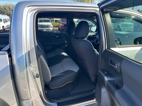 Used 2023 Toyota Tacoma TRD Off-Road w/ Technology Package AWD/4WD image 13