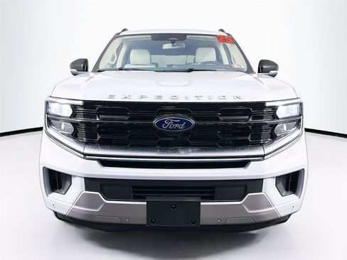 Used 2025 Ford Expedition Max Platinum AWD/4WD image 2