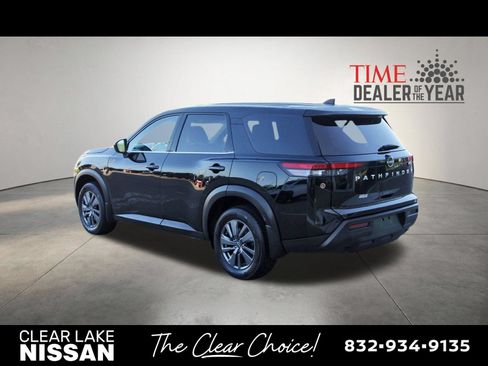 Used 2024 Nissan Pathfinder S w/ Cargo Package FWD image 5