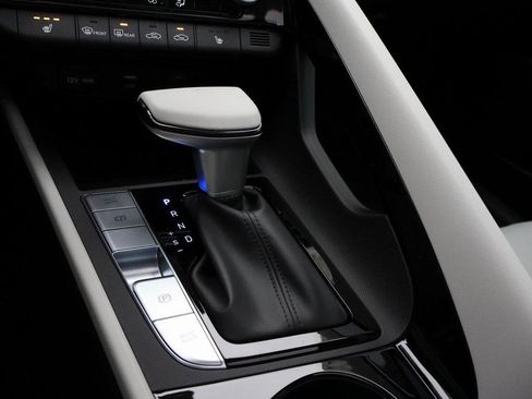 New 2025 Hyundai Elantra Limited image 39