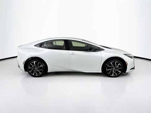 Used 2025 Toyota Prius Plug-In Hybrid image 10
