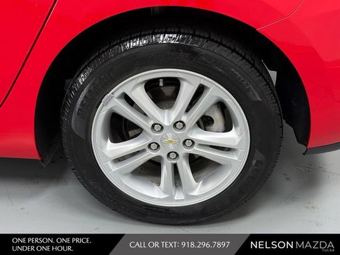 Used 2018 Chevrolet Cruze LT w/ Convenience Package FWD image 12