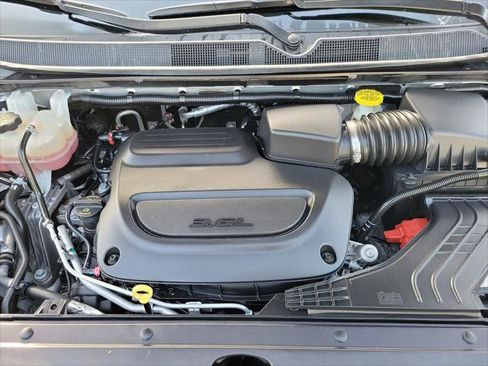 Certified 2023 Chrysler Pacifica Touring-L FWD image 25