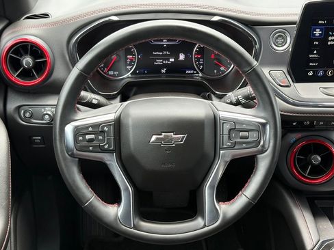 Used 2025 Chevrolet Blazer RS FWD image 38