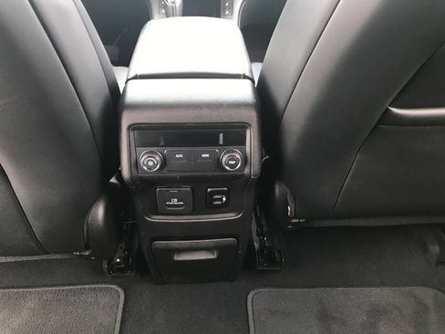Used 2018 GMC Acadia SLT FWD image 34