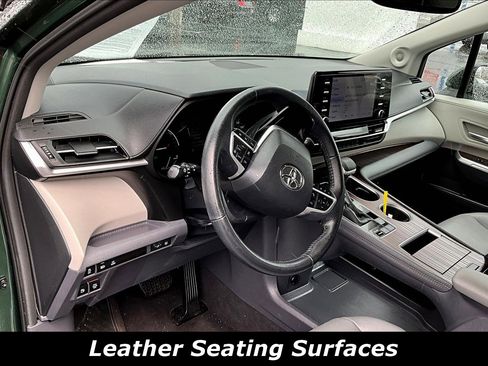 Used 2024 Toyota Sienna XLE w/ XLE Plus Package image 4