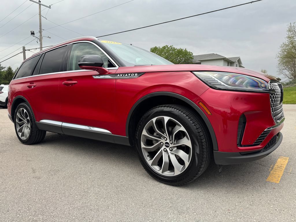 Used 2025 Lincoln Aviator AWD w/ Equipment Group 101A image 3