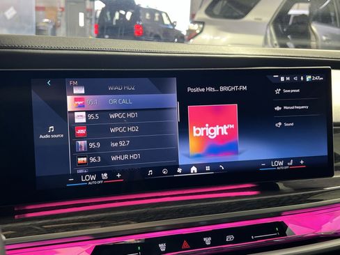 Used 2024 BMW 740i xDrive image 18