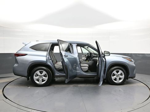 Certified 2024 Toyota Highlander LE image 43