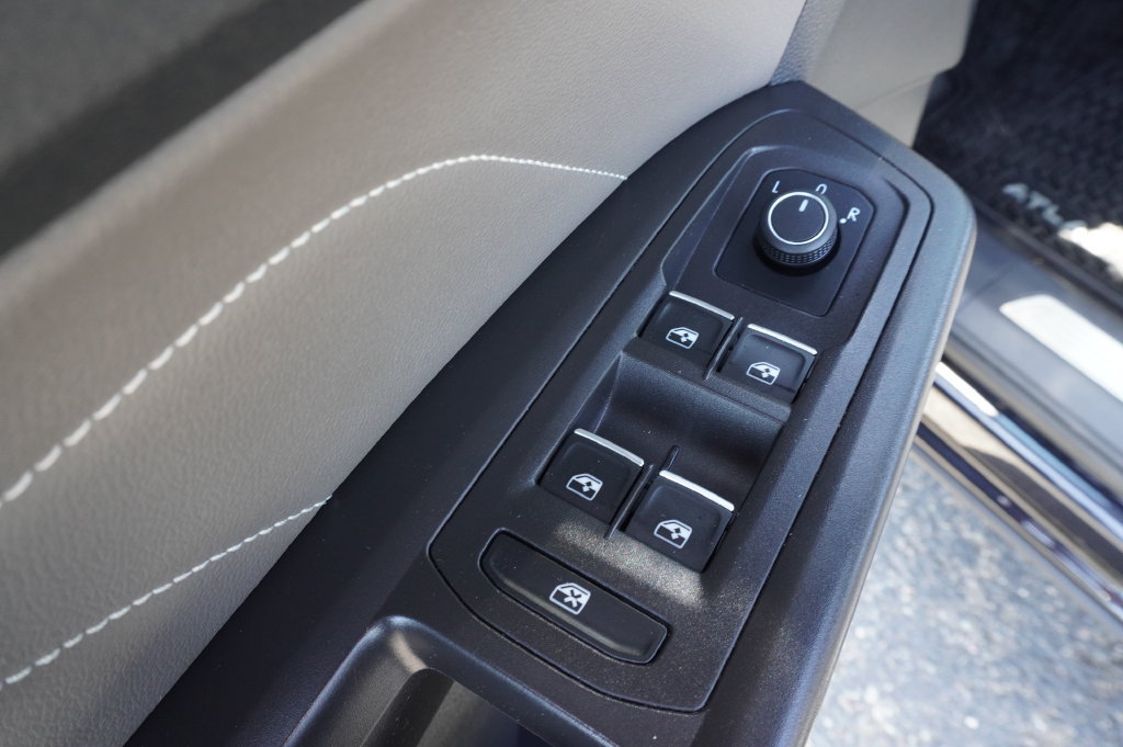 Used 2023 Volkswagen Atlas SE FWD image 16