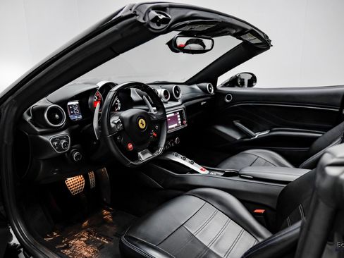 Used 2016 Ferrari California T image 41