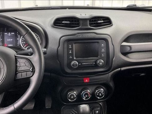 Used 2017 Jeep Renegade Altitude FWD image 6