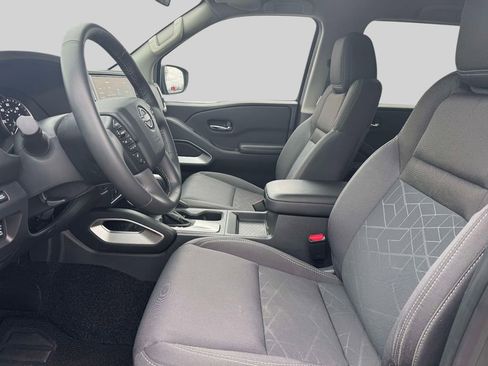 Used 2025 Nissan Frontier SV w/ SV Convenience Package image 14