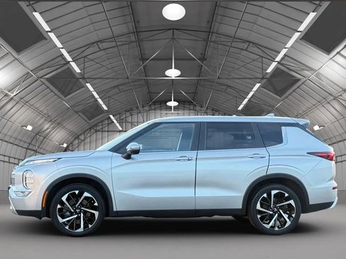 Used 2022 Mitsubishi Outlander SE FWD image 4