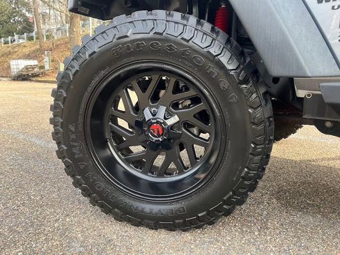 Used 2017 Jeep Wrangler Unlimited Rubicon w/ Connectivity Group image 47